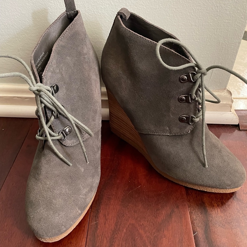 Express Women’s Gray Suede Wedge Booties Size 8.5